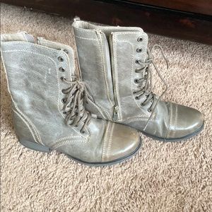 Size 5 1/2 STEVE MADDEN combat boots!!